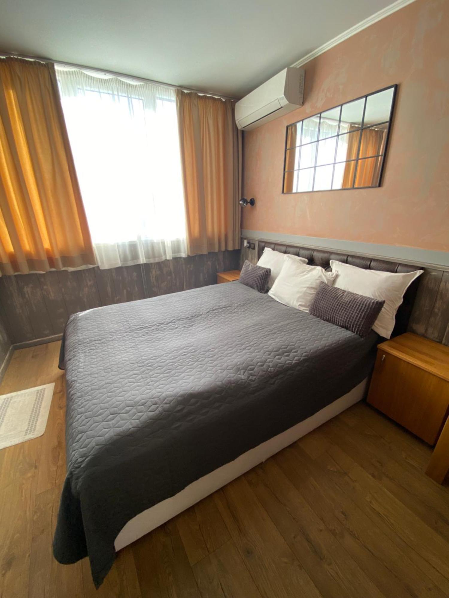 City Hotel